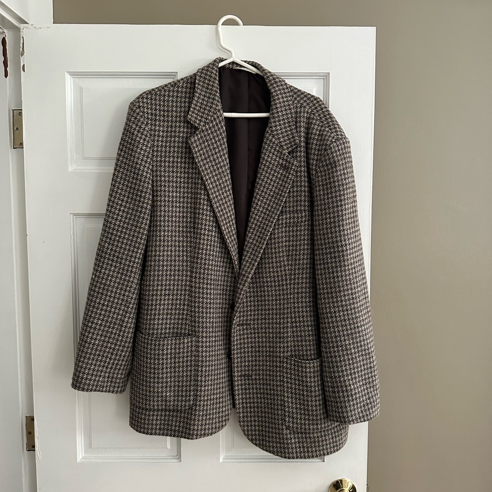 Gap men’s brown and black plaid blazer 
Size large 
Excellent condition
